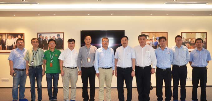 1474608797123870.jpg 趙振元同志、何平書記、王毅勃高級副院長、孫明副院長和上海寶冶集團(tuán)董事長王石磊、總經(jīng)理陳剛、副總經(jīng)理徐啟文、上海寶冶能環(huán)工程公司總經(jīng)理劉奉軍、上海寶冶成都分公司總經(jīng)理丁海濤、書記高國榮、副總經(jīng)理董亮一行七人親切合影.jpg