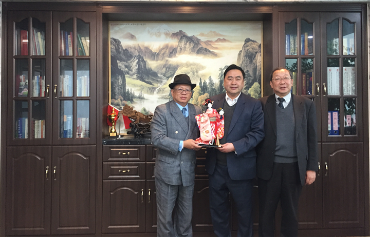趙振元與陳宗欣教授、蛯子晴夫總經理親切合影.png