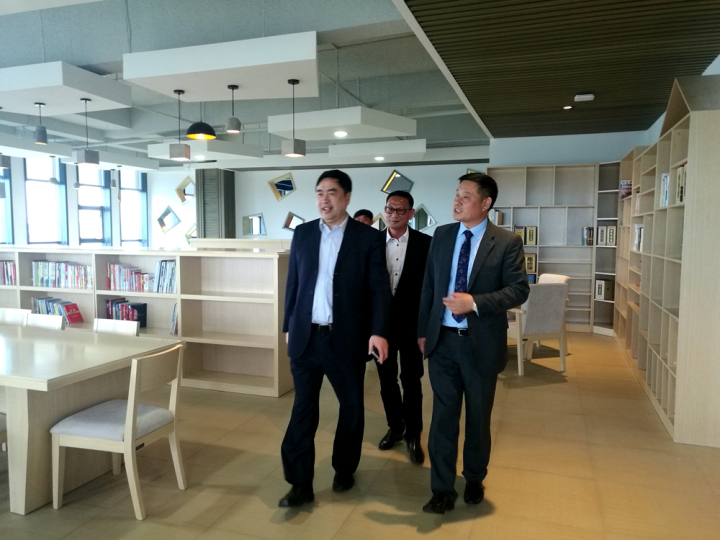 1496503852215993.jpg 5-趙振元董事長參觀睿基員工文化中心2.jpg