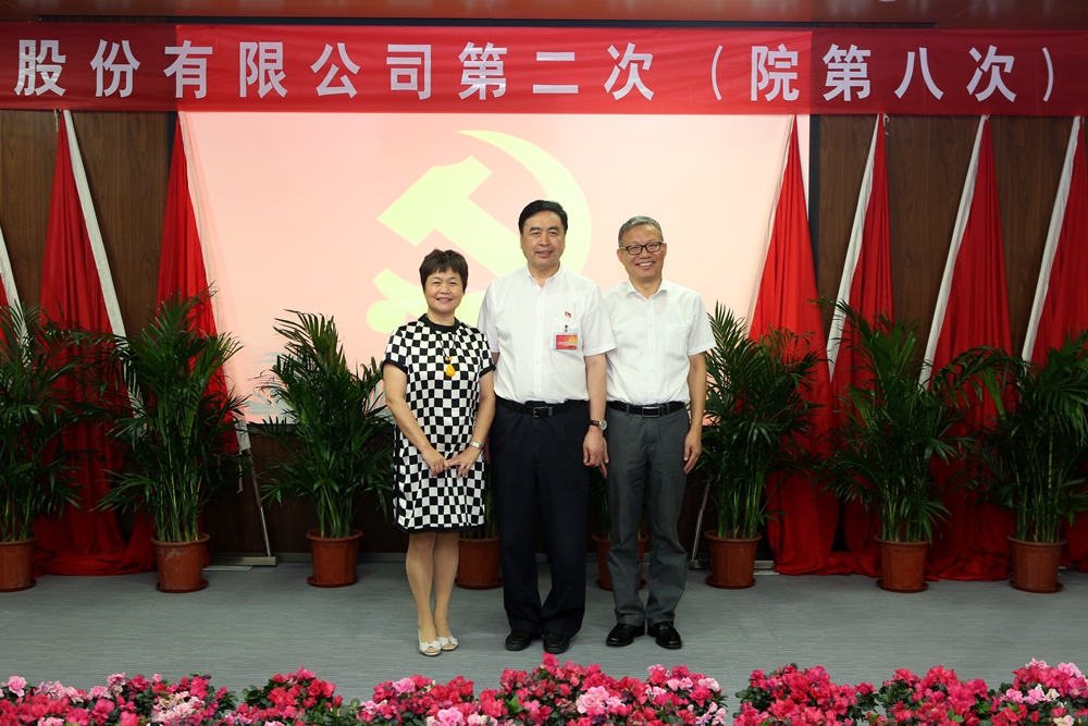 1501040050102656.jpg 合影-趙振元書(shū)記與太極實(shí)業(yè)黨委書(shū)記褚兵、黨委副書(shū)記兼工會(huì)主席陳月芳合影.jpg