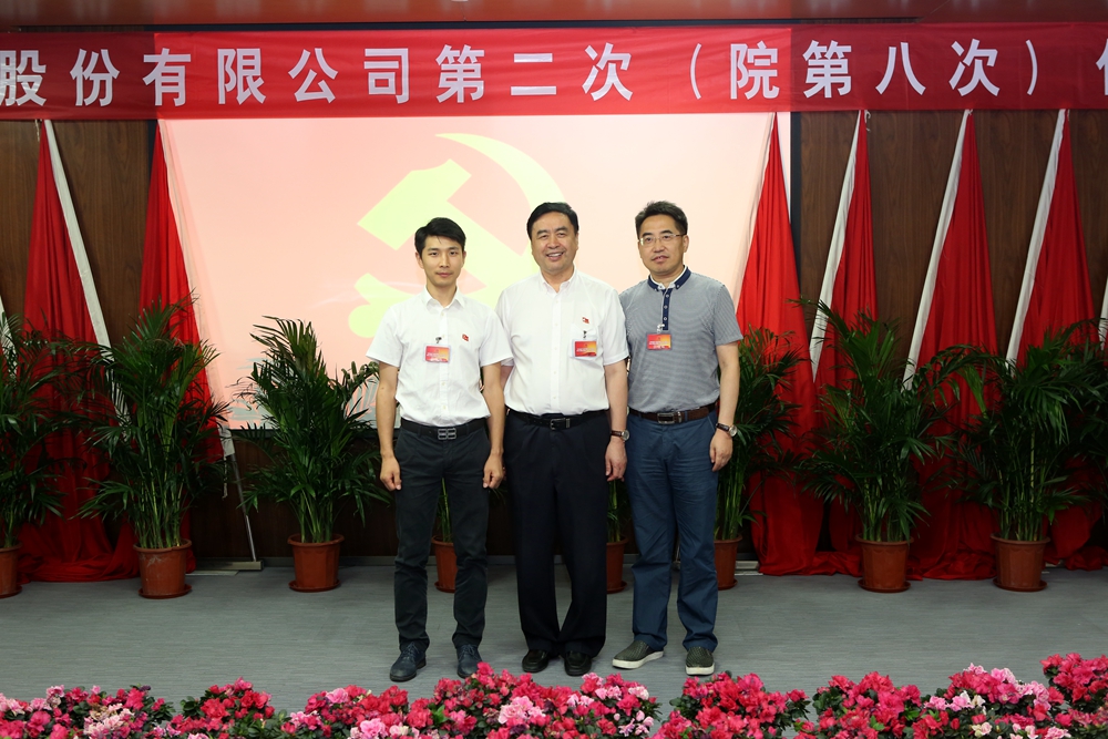 1501050491111795.jpg 合影-趙振元書(shū)記與重慶分院黨支部參會(huì)黨代表合影.jpg